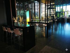 Alva Hochtisch gross 8